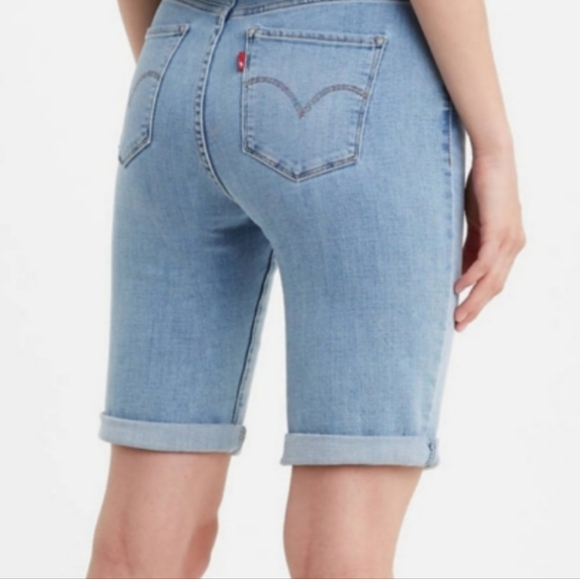Levis Classic Denim Bermuda Shorts Womens Sz 30 Light Wash, EUC - Picture 2 of 7